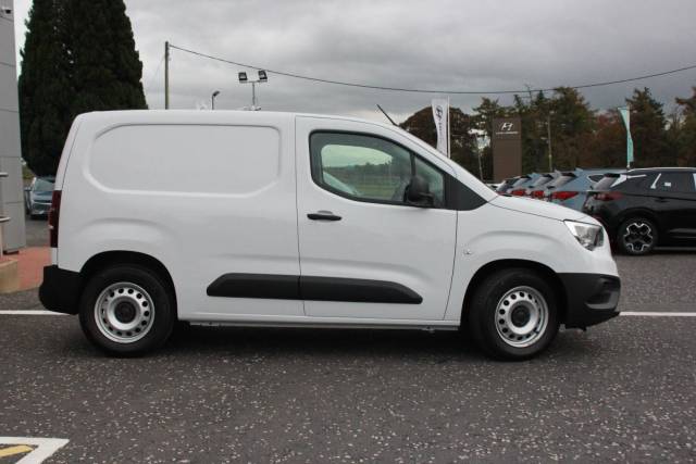 2022 Vauxhall Combo Cargo 2300 100kW Dynamic 50kWh H1 Van Auto 4(2021)