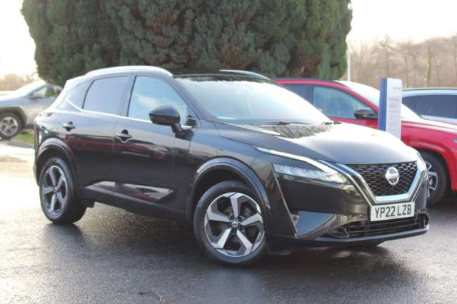 Nissan Qashqai 1.3 N-Connecta Dig-T Hybrid Black